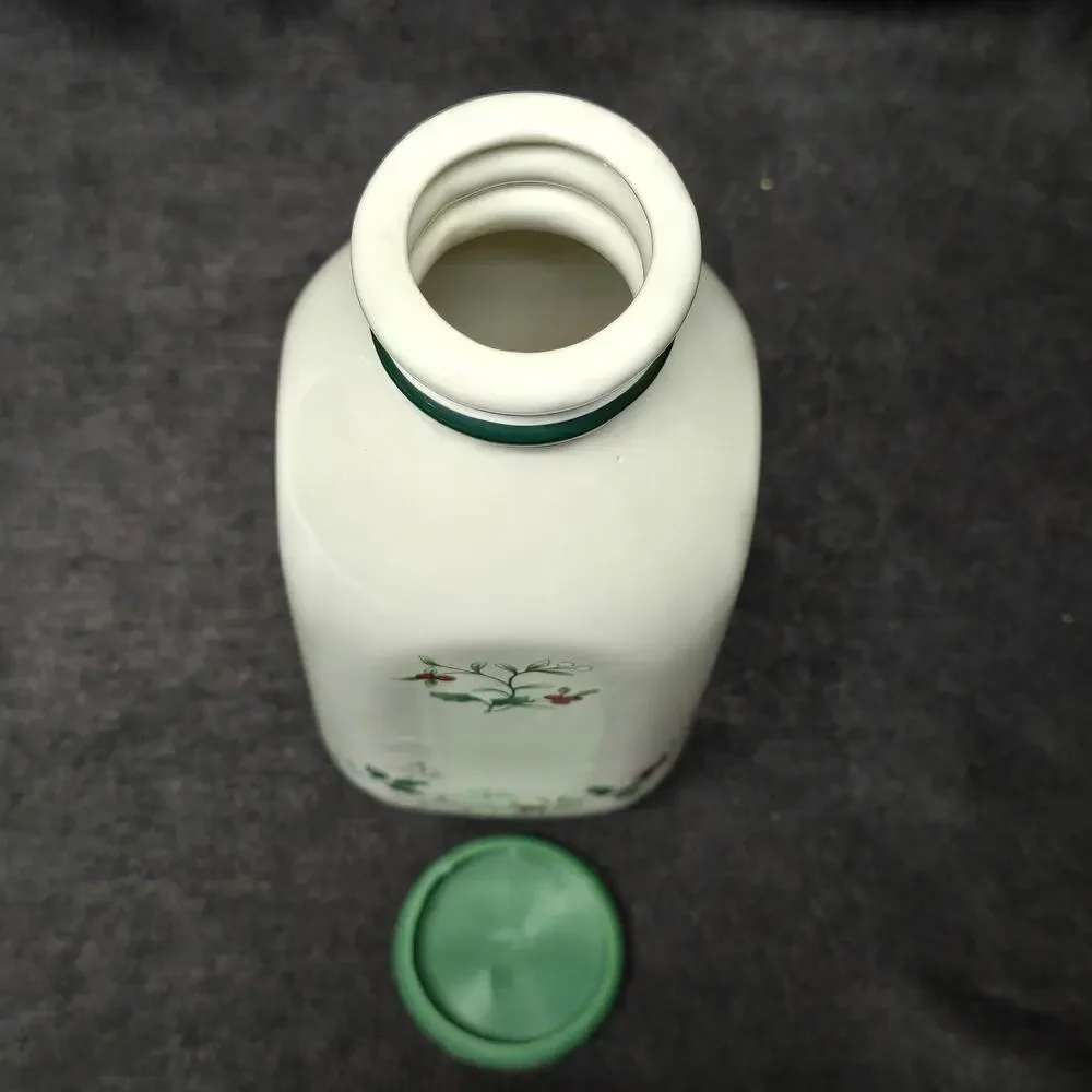 Pfaltzgraff Winterberry Milk Jug Silicone Cap